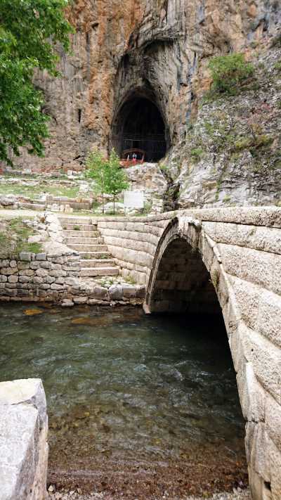 Aksu Zindan Mağarası Roma Köprüsü